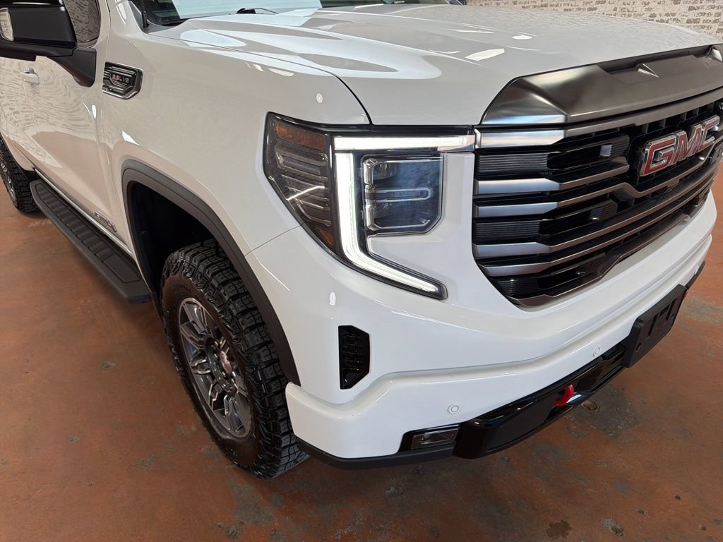 Used 2024 GMC Sierra 1500 AT4 w/ Technology Package AWD/4WD image 9