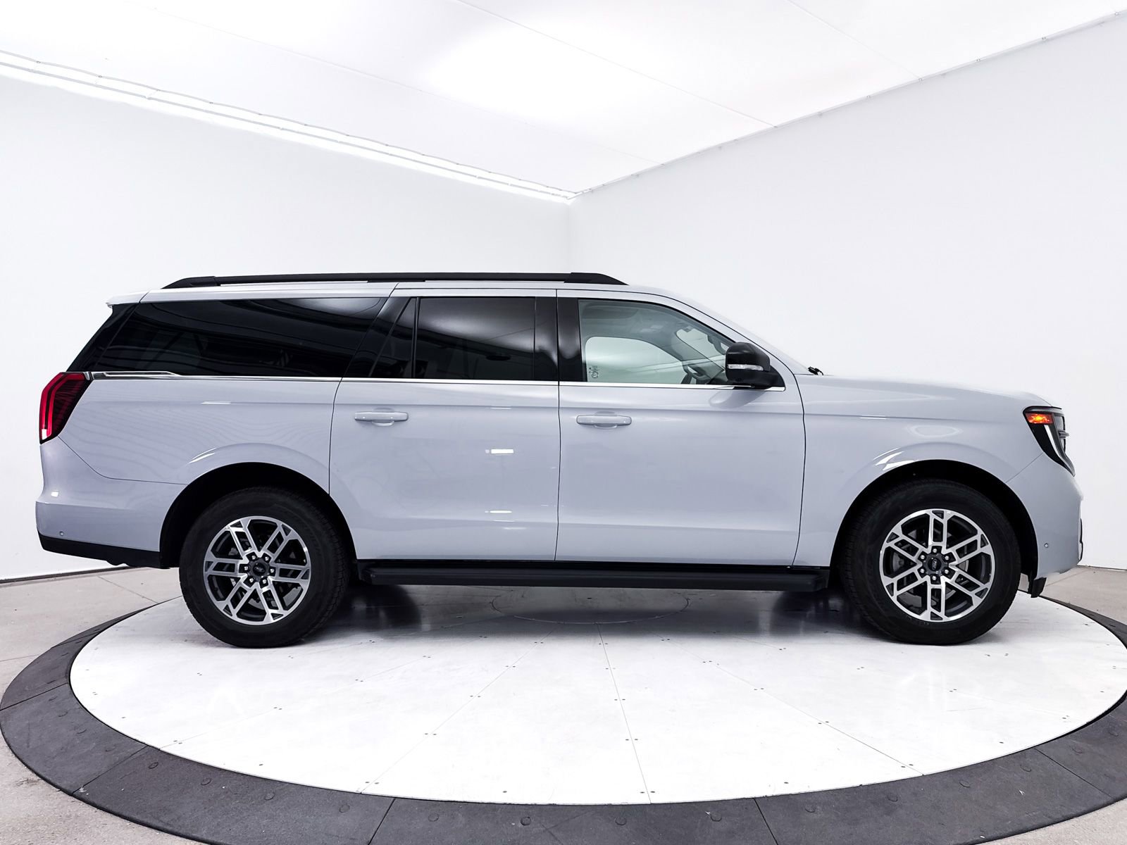 Used 2025 Ford Expedition Max Active AWD/4WD image 12