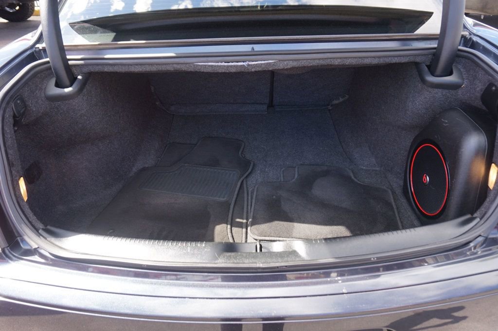 Used 2018 Chrysler 300 S w/ 300S Premium Group RWD image 8