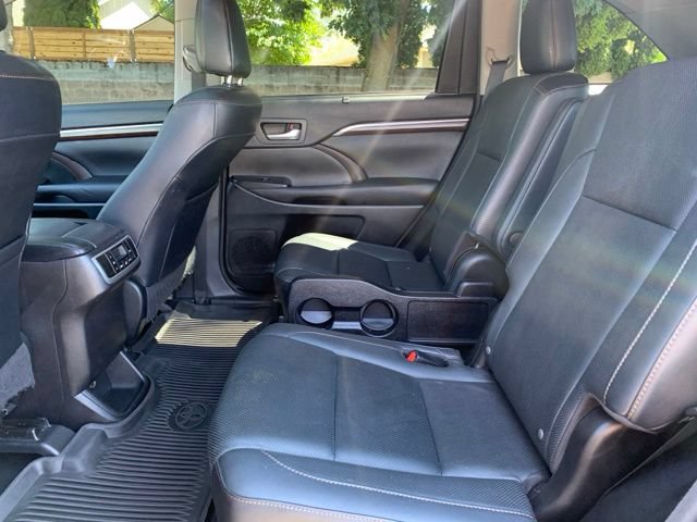 Used 2016 Toyota Highlander Limited FWD image 17