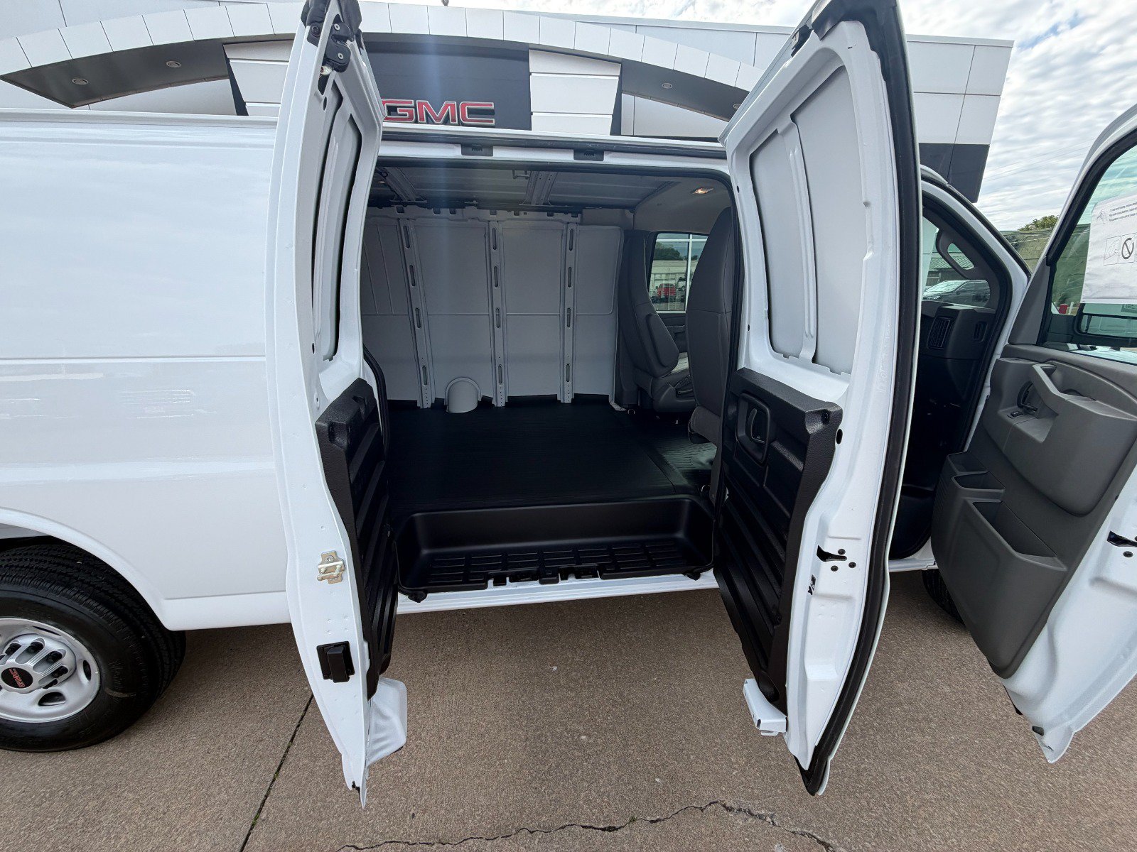 New 2026 GMC Savana 2500 Extended w/ Driver Convenience Package RWD image 21