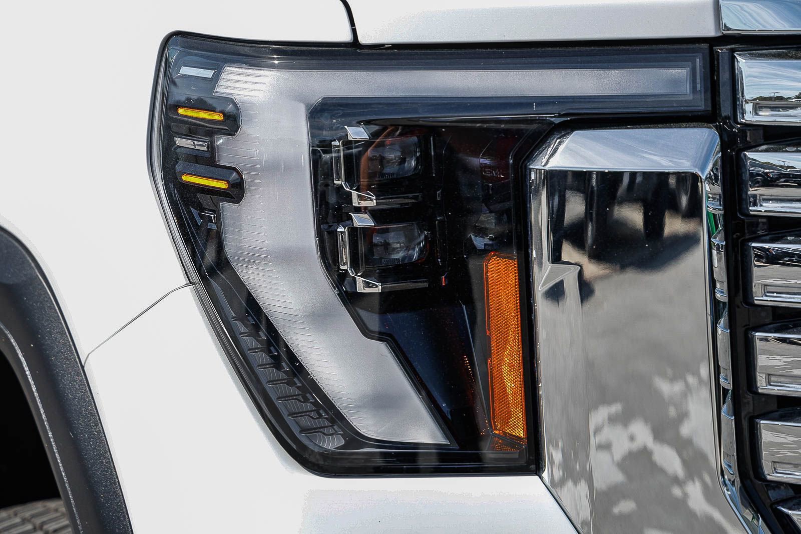 Used 2025 GMC Sierra 3500 Denali w/ Denali Reserve Package image 7