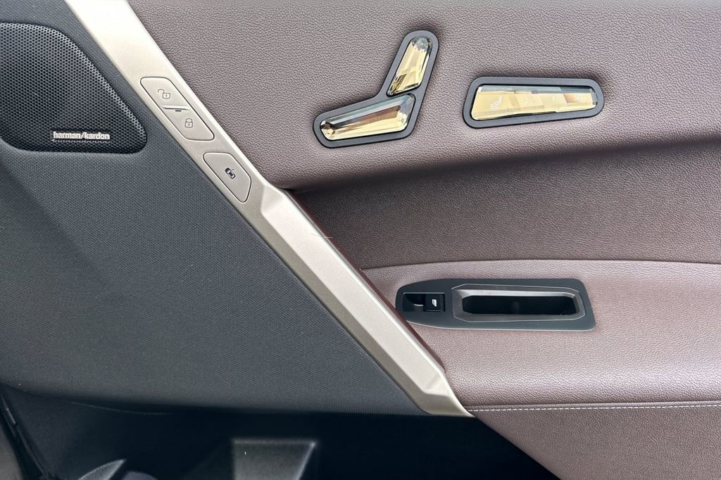 Used 2023 BMW iX xDrive50 w/ Premium Package image 19