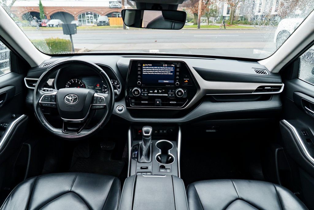 Used 2020 Toyota Highlander XLE image 9