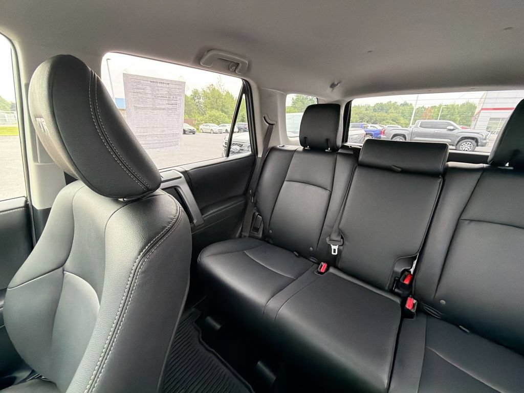 Used 2022 Toyota 4Runner TRD Sport AWD/4WD image 12