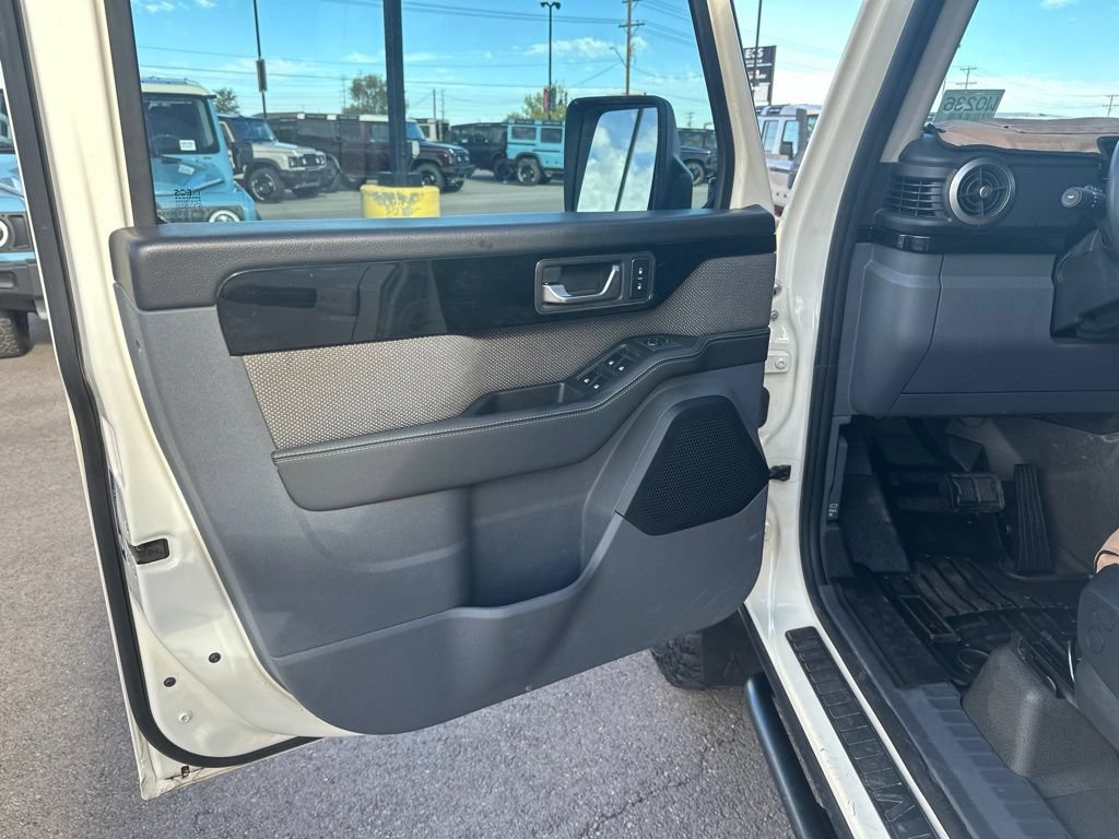 Used 2024 INEOS Grenadier Station Wagon AWD/4WD image 12