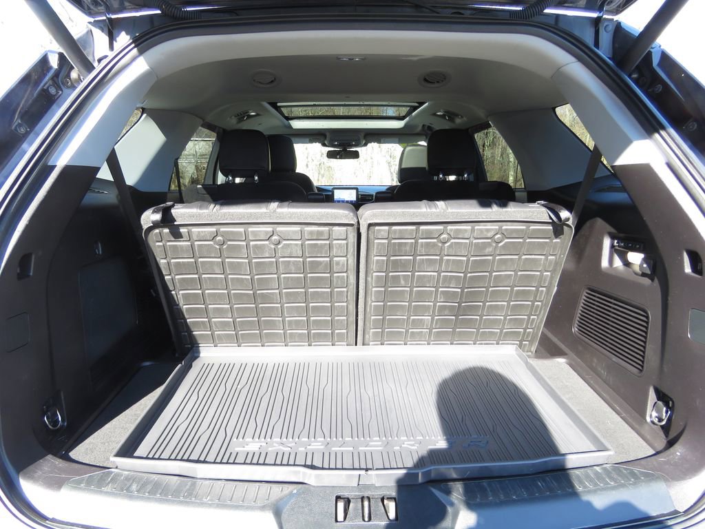 Used 2021 Ford Explorer Limited w/ Hybrid Equipment Group 310A image 18