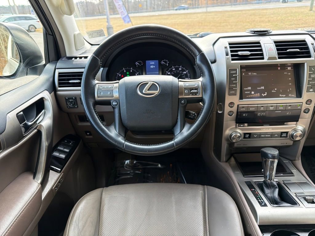Used 2017 Lexus GX 460 image 16