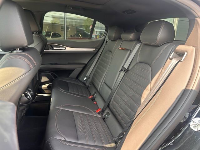 Used 2025 Alfa Romeo Stelvio Sprint AWD/4WD image 13