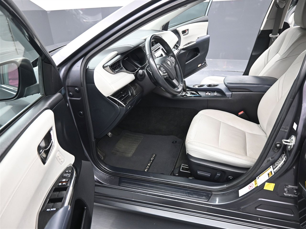 Used 2015 Toyota Avalon XLE Touring image 9