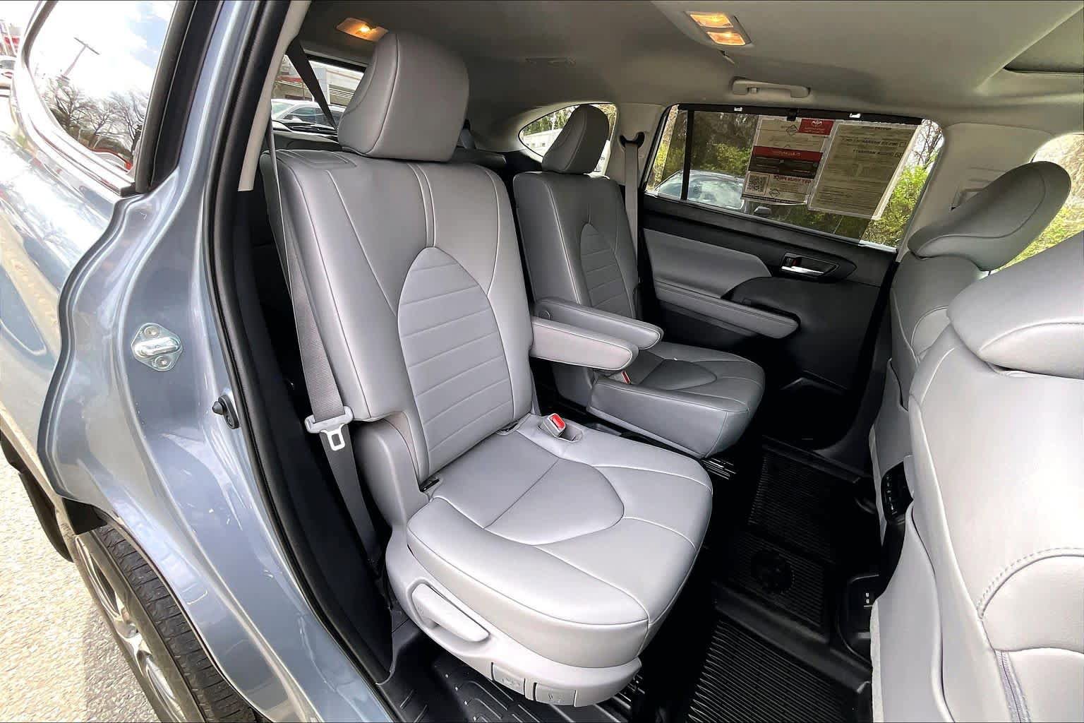 Used 2023 Toyota Highlander XLE AWD/4WD image 21
