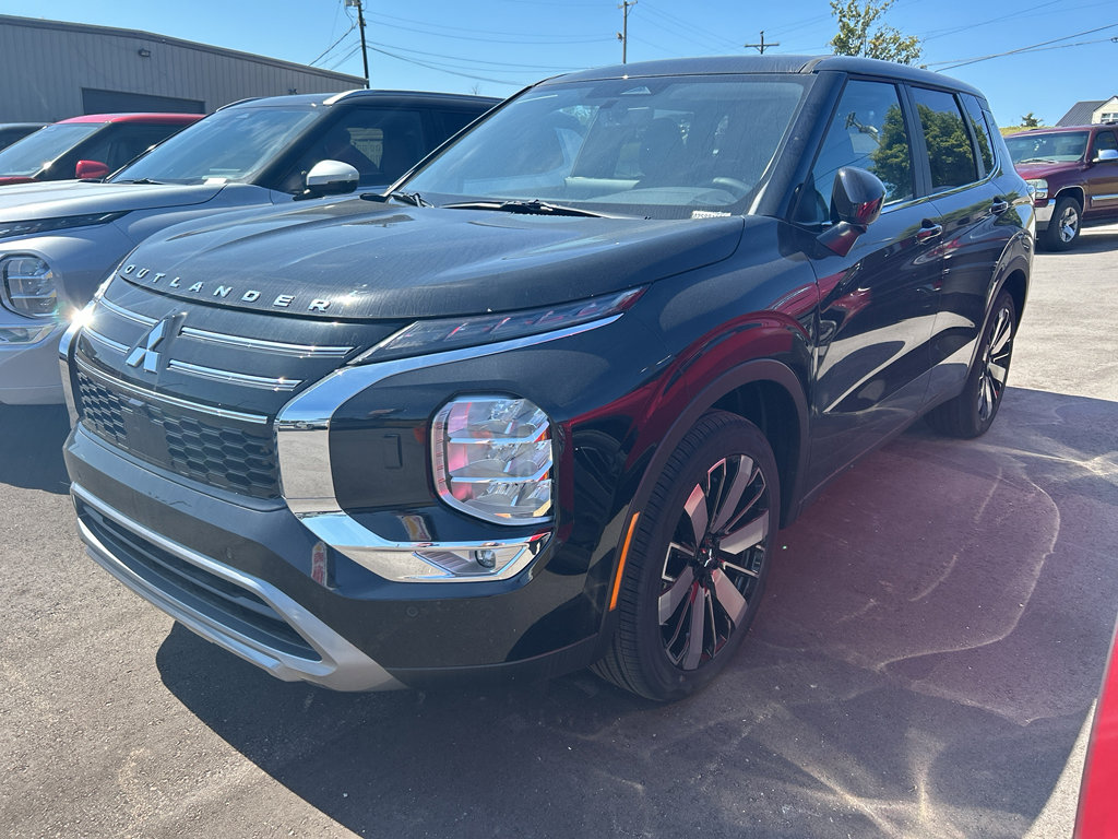 New 2025 Mitsubishi Outlander SE image 5