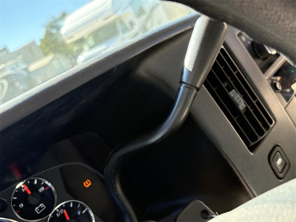 Used 2009 Chevrolet Express 2500 image 19