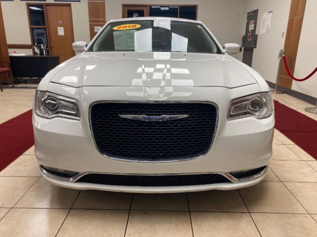 Used 2018 Chrysler 300 Touring L image 6