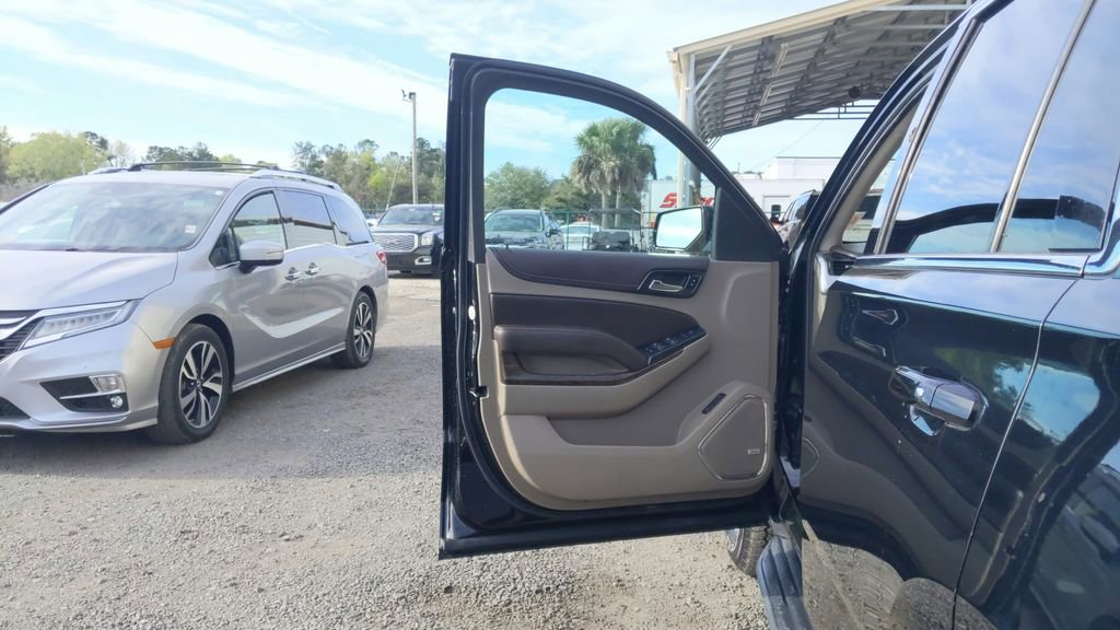 Used 2018 Chevrolet Tahoe LT w/ Luxury Package RWD image 15