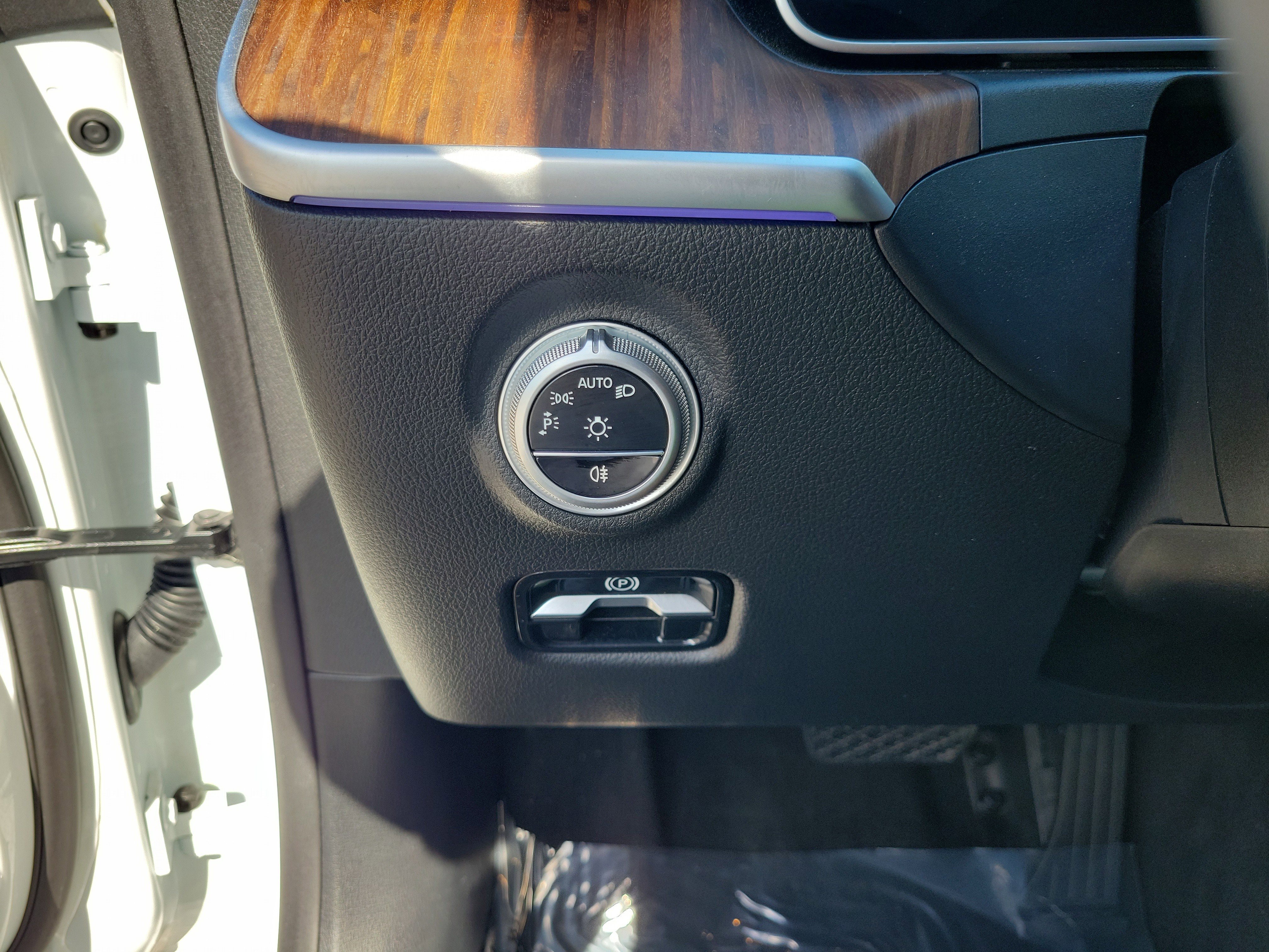 Used 2024 Mercedes-Benz CLE 300 4MATIC Cabriolet image 27