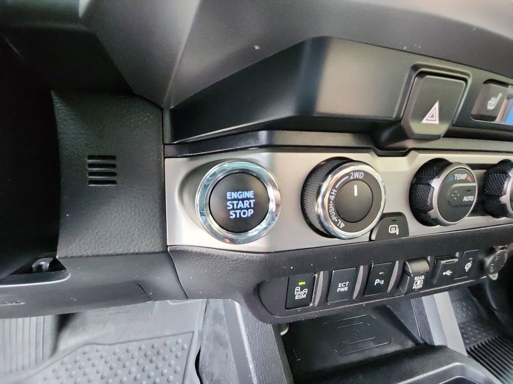 Used 2023 Toyota Tacoma Limited image 21