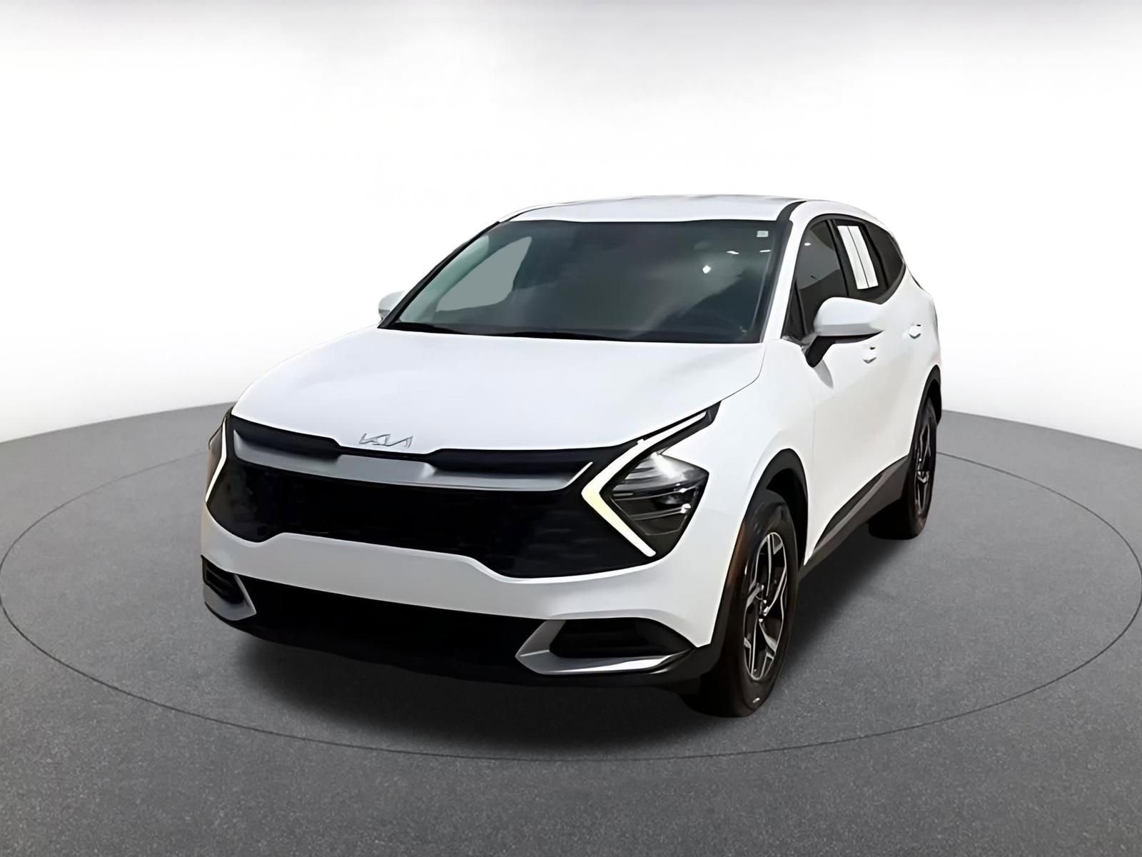 Used 2025 Kia Sportage LX image 7