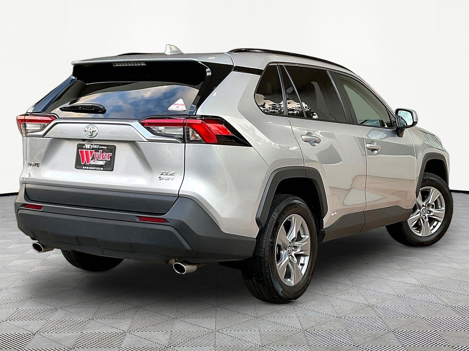 Used 2025 Toyota RAV4 XLE AWD/4WD image 6