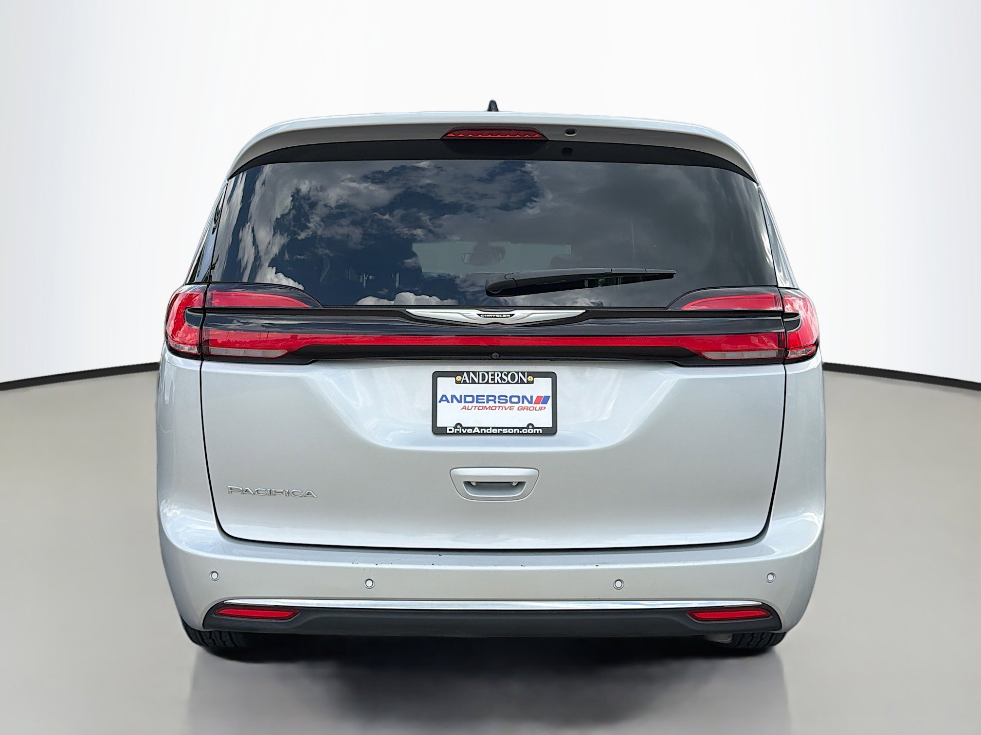 Used 2023 Chrysler Pacifica Touring-L FWD image 16
