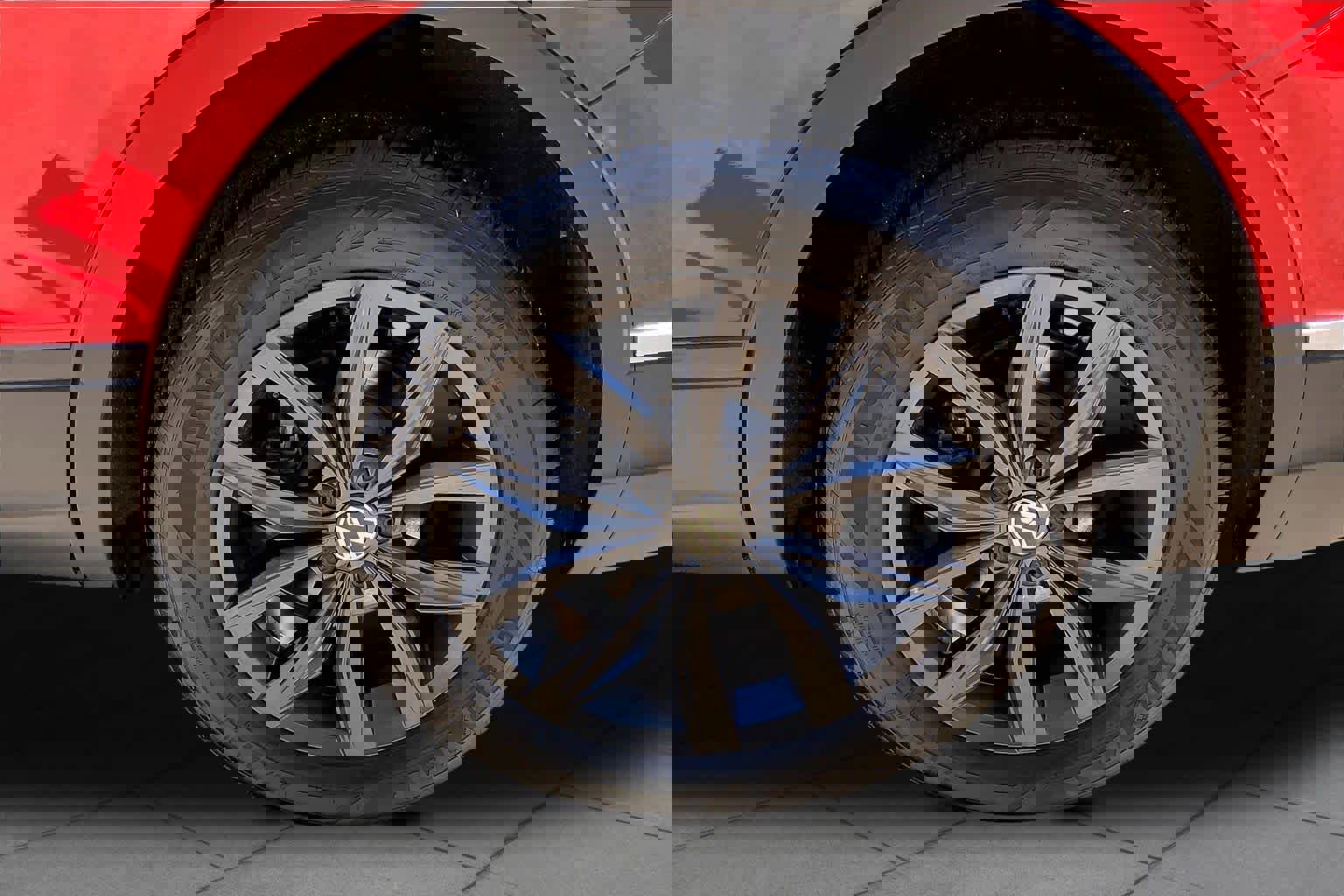 Used 2024 Volkswagen Tiguan SE w/ Panoramic Sunroof Package AWD/4WD image 11