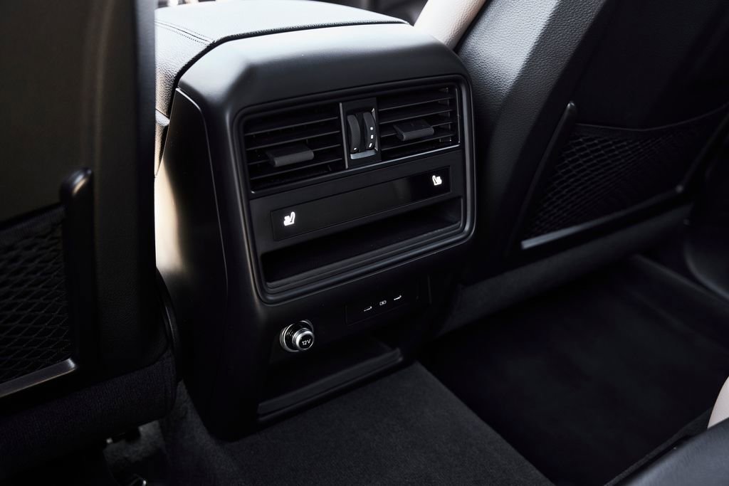 Used 2025 Porsche Cayenne image 46