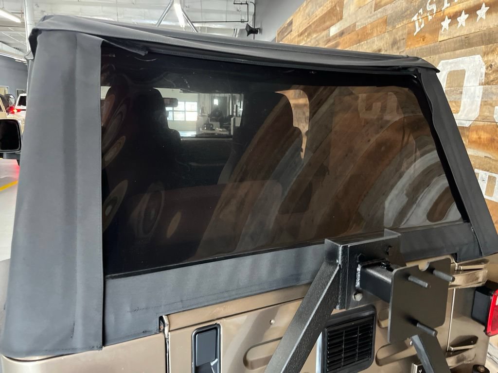 Used 2004 Jeep Wrangler Sahara w/ Dual Top Group AWD/4WD image 19