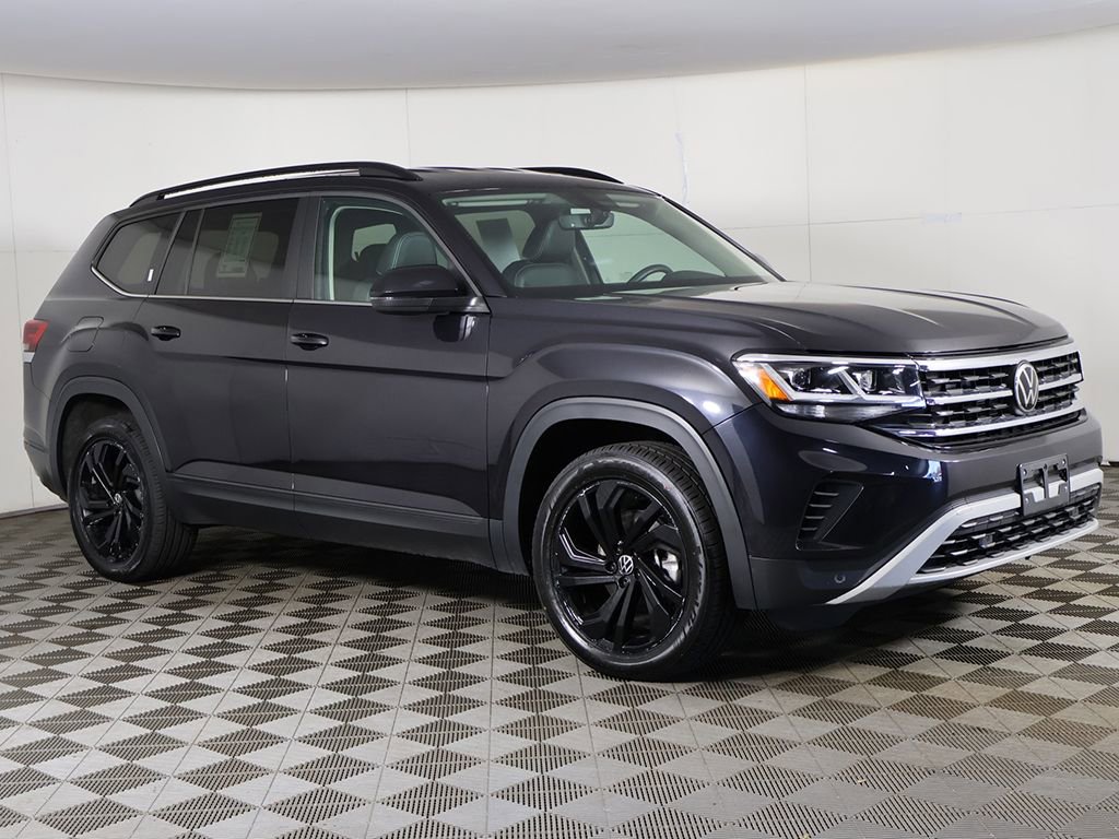Used 2023 Volkswagen Atlas SE w/ Black Wheel Package AWD/4WD image 2