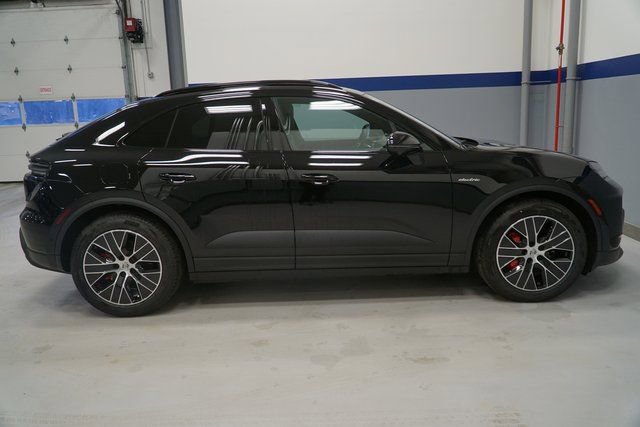 New 2026 Porsche Macan 4S Electric AWD/4WD image 11