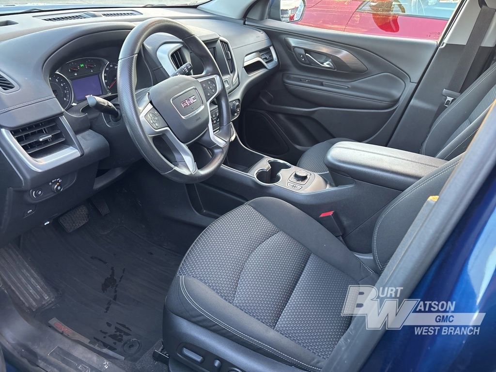 Used 2022 GMC Terrain SLE w/ Driver Convenience Package image 3
