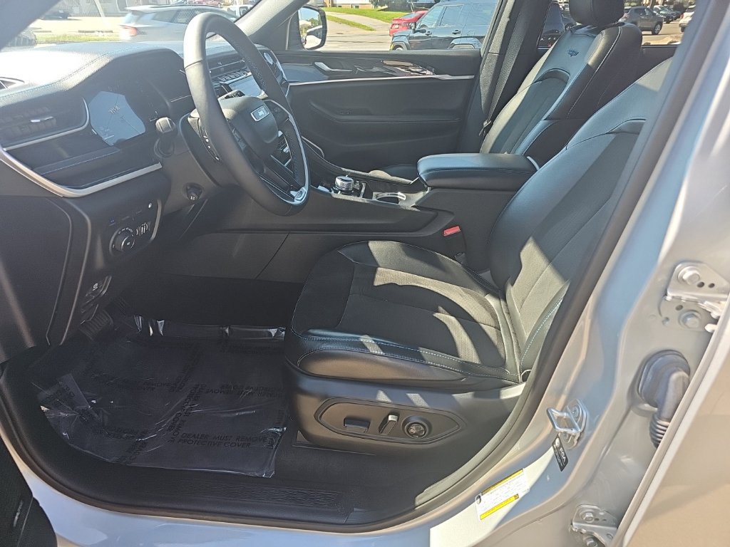 Certified 2024 Jeep Grand Cherokee Trailhawk w/ Advanced Protech Group II AWD/4WD image 2