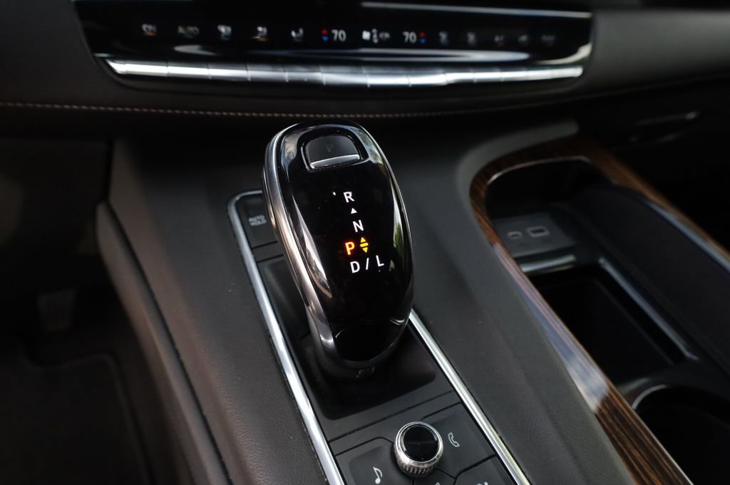 Used 2021 Cadillac Escalade Premium Luxury w/ LPO, Illumination Package image 11