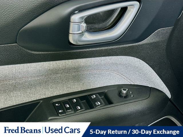 Used 2023 Jeep Compass Latitude image 19