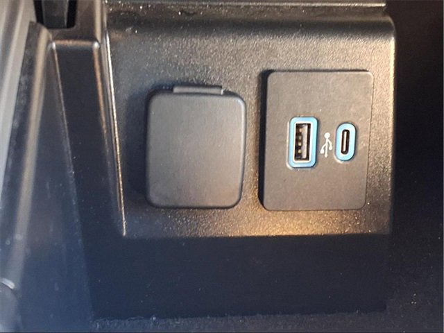 Used 2023 Ford Explorer Limited image 15