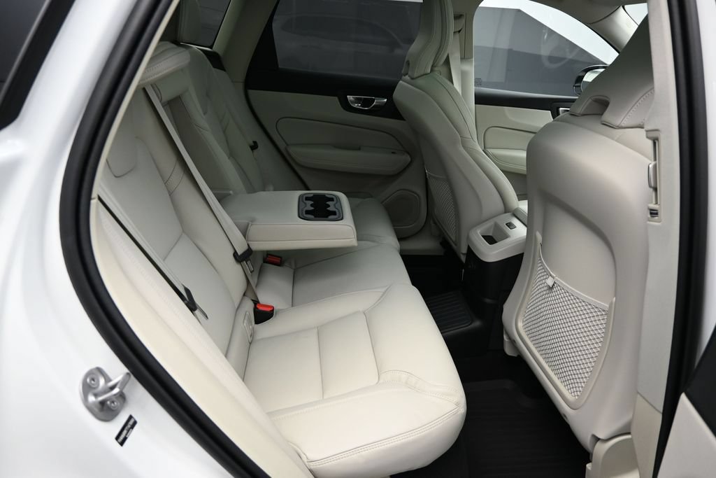 New 2026 Volvo XC60 T8 Ultra w/ Climate Package AWD/4WD image 16
