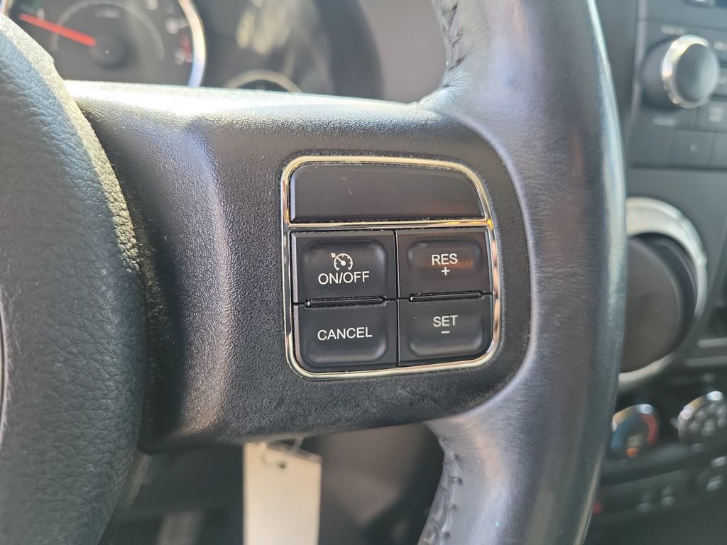 Used 2014 Jeep Wrangler Unlimited Sahara w/ Connectivity Group AWD/4WD image 21