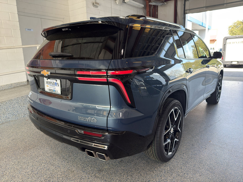Used 2025 Chevrolet Traverse High Country image 11