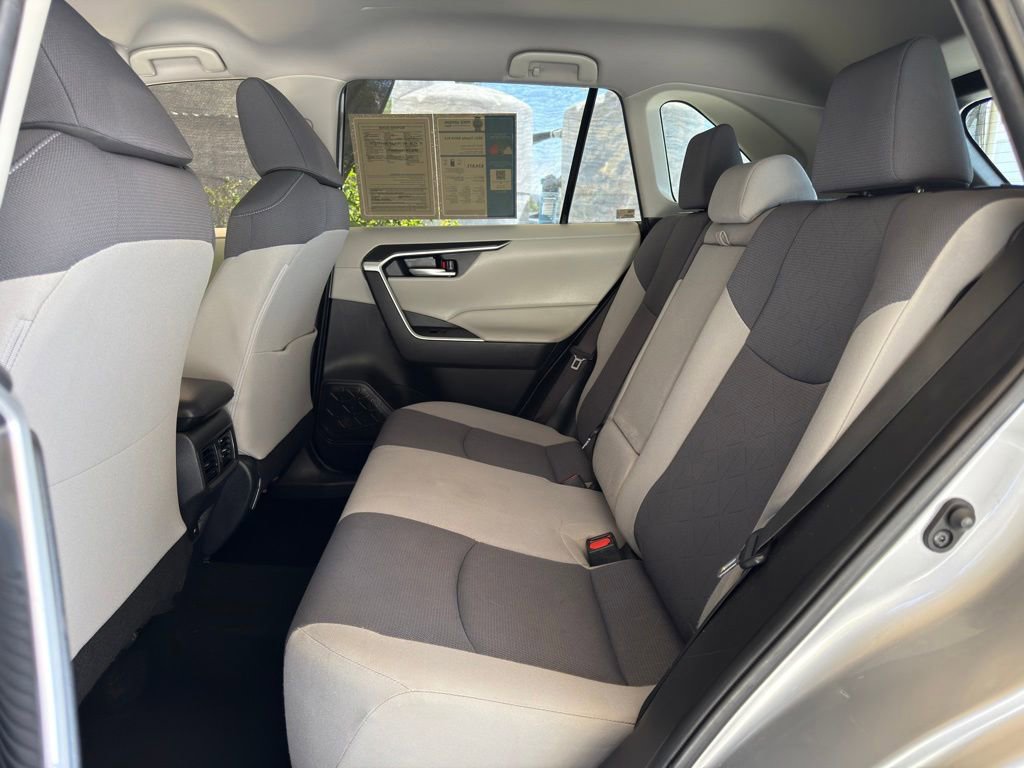 Used 2021 Toyota RAV4 XLE FWD image 18