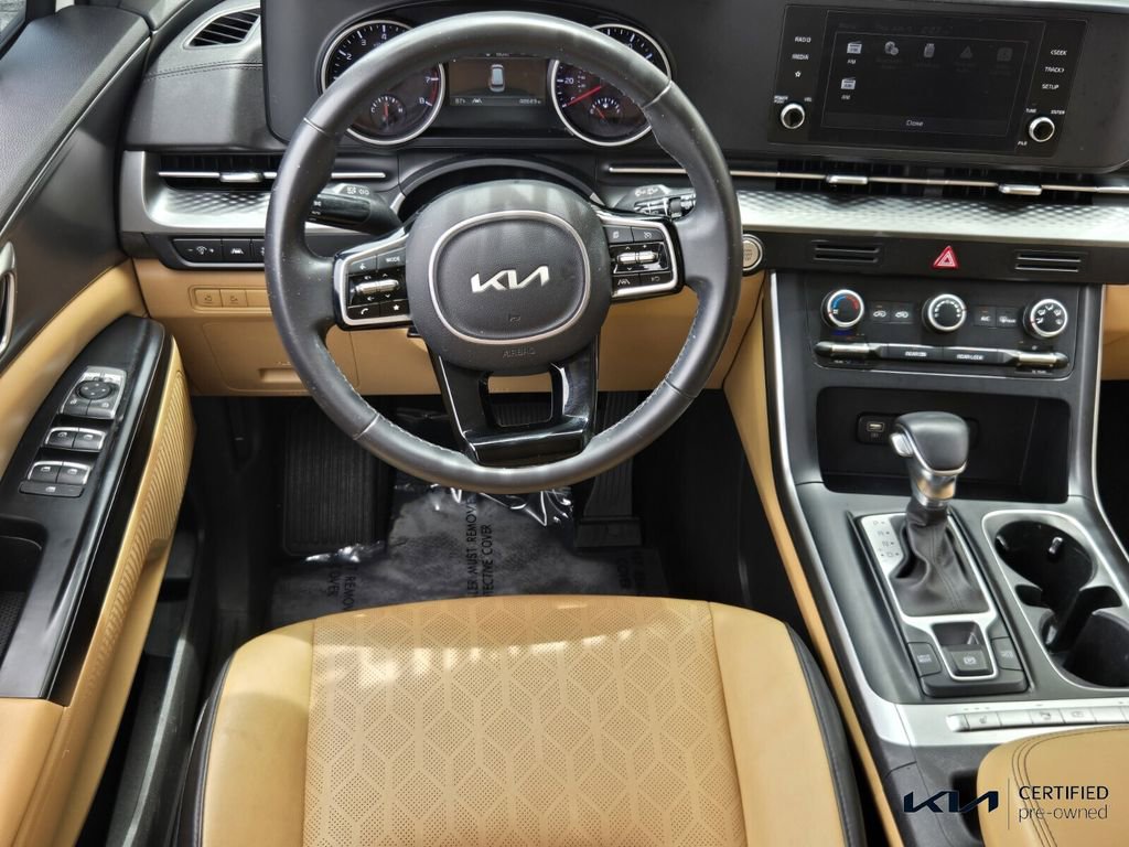 Used 2023 Kia Carnival LX FWD image 12