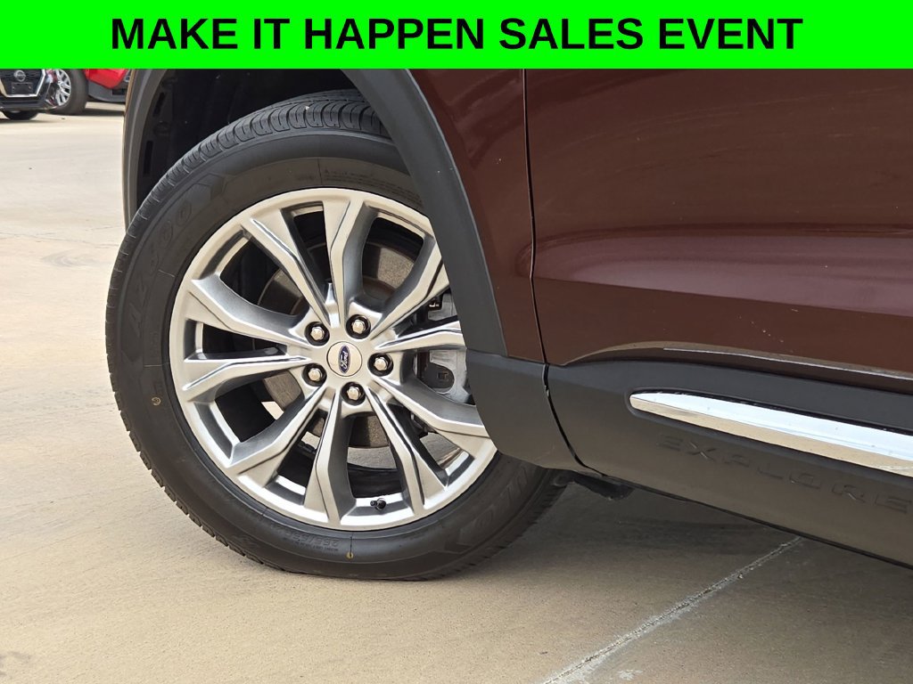 Used 2020 Ford Explorer XLT w/ Equipment Group 202A AWD/4WD image 32