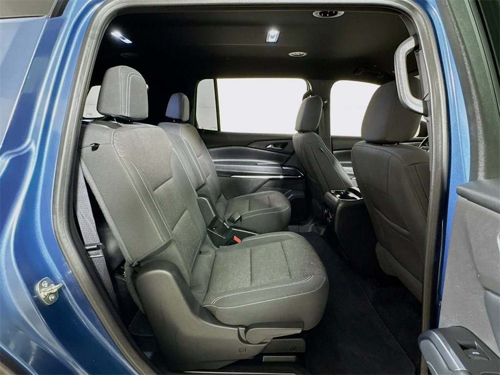 Used 2025 Chevrolet Traverse LT image 26
