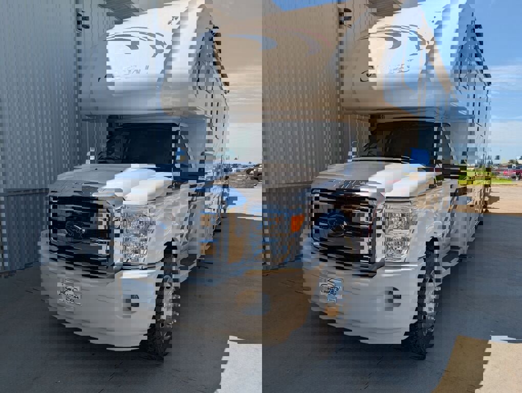 Used 2014 Ford F550 2WD Regular Cab Super Duty image 5