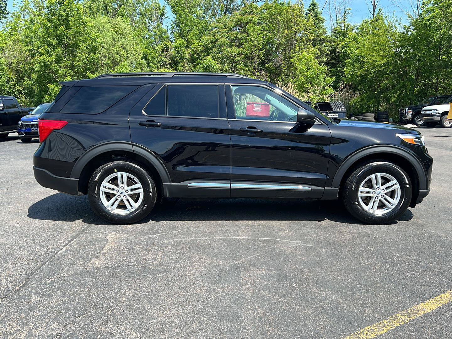 Used 2023 Ford Explorer XLT w/ Equipment Group 202A AWD/4WD image 23