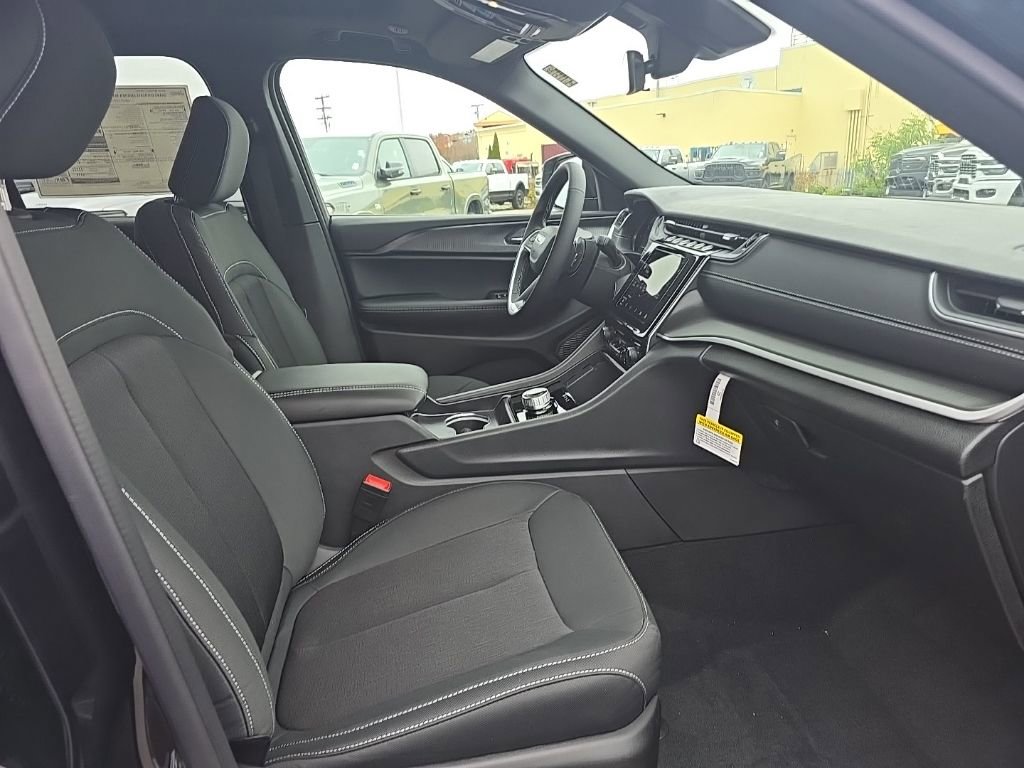 New 2025 Jeep Grand Cherokee Laredo X image 11