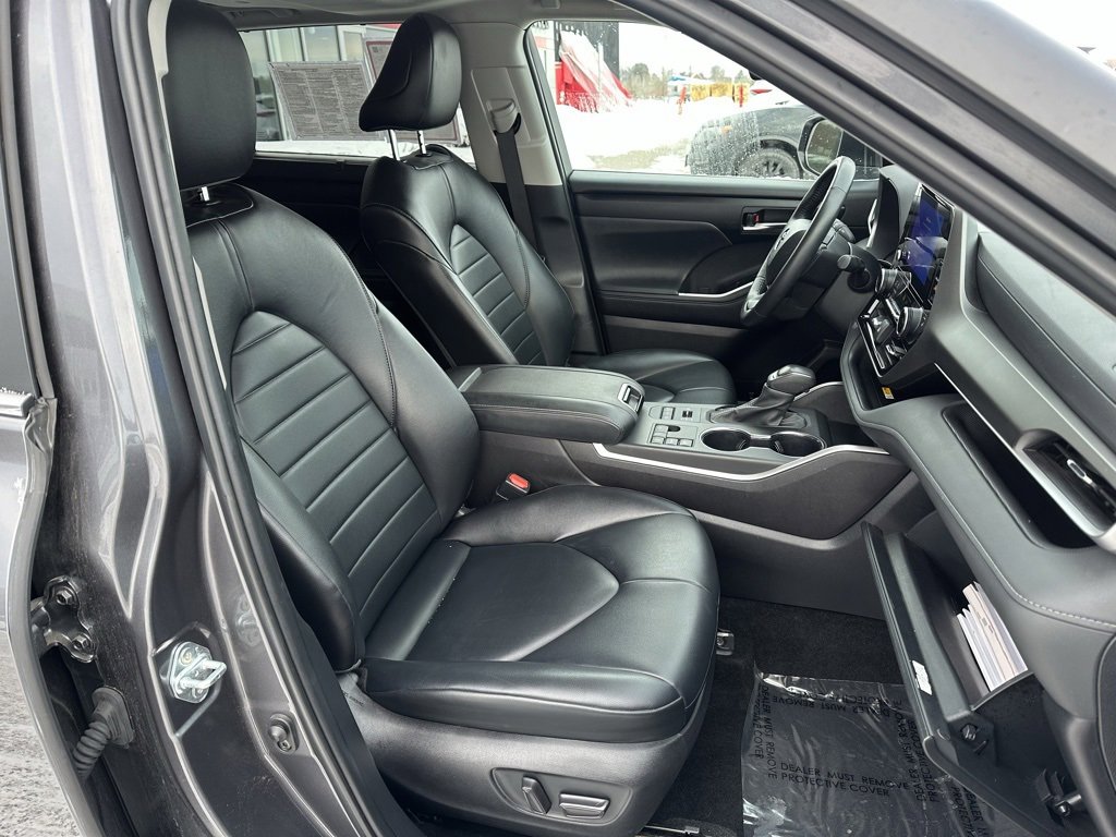Certified 2024 Toyota Highlander XLE image 17