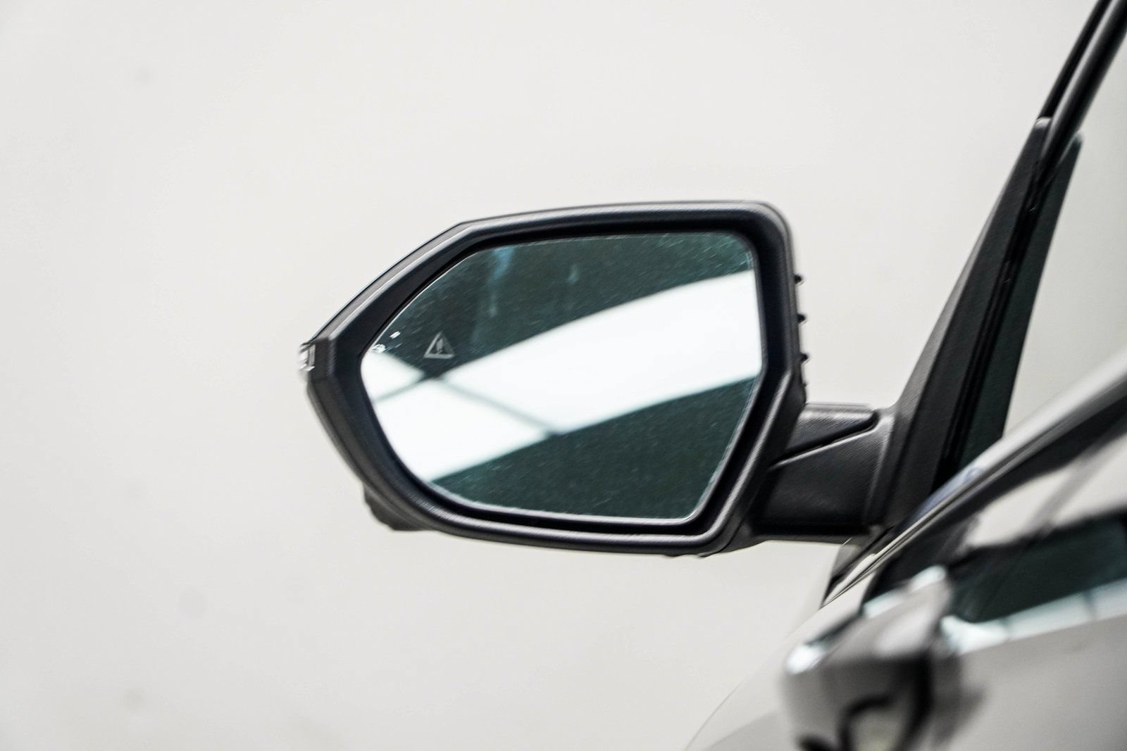 Used 2024 Hyundai Kona Limited AWD/4WD image 16