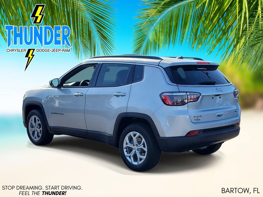 Used 2024 Jeep Compass Latitude AWD/4WD image 3