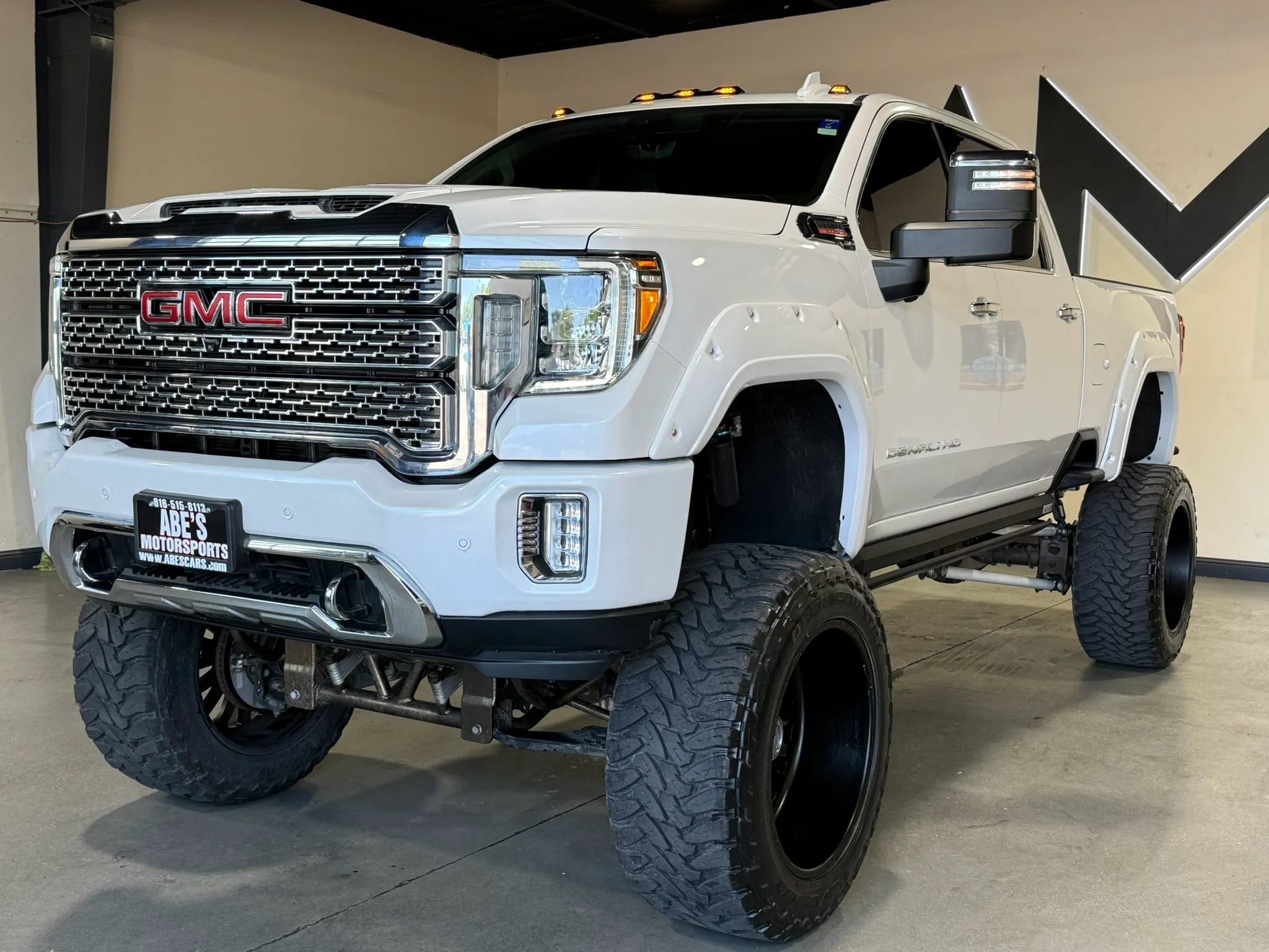 Used 2020 GMC Sierra 2500 Denali w/ Denali Ultimate Package AWD/4WD image 1