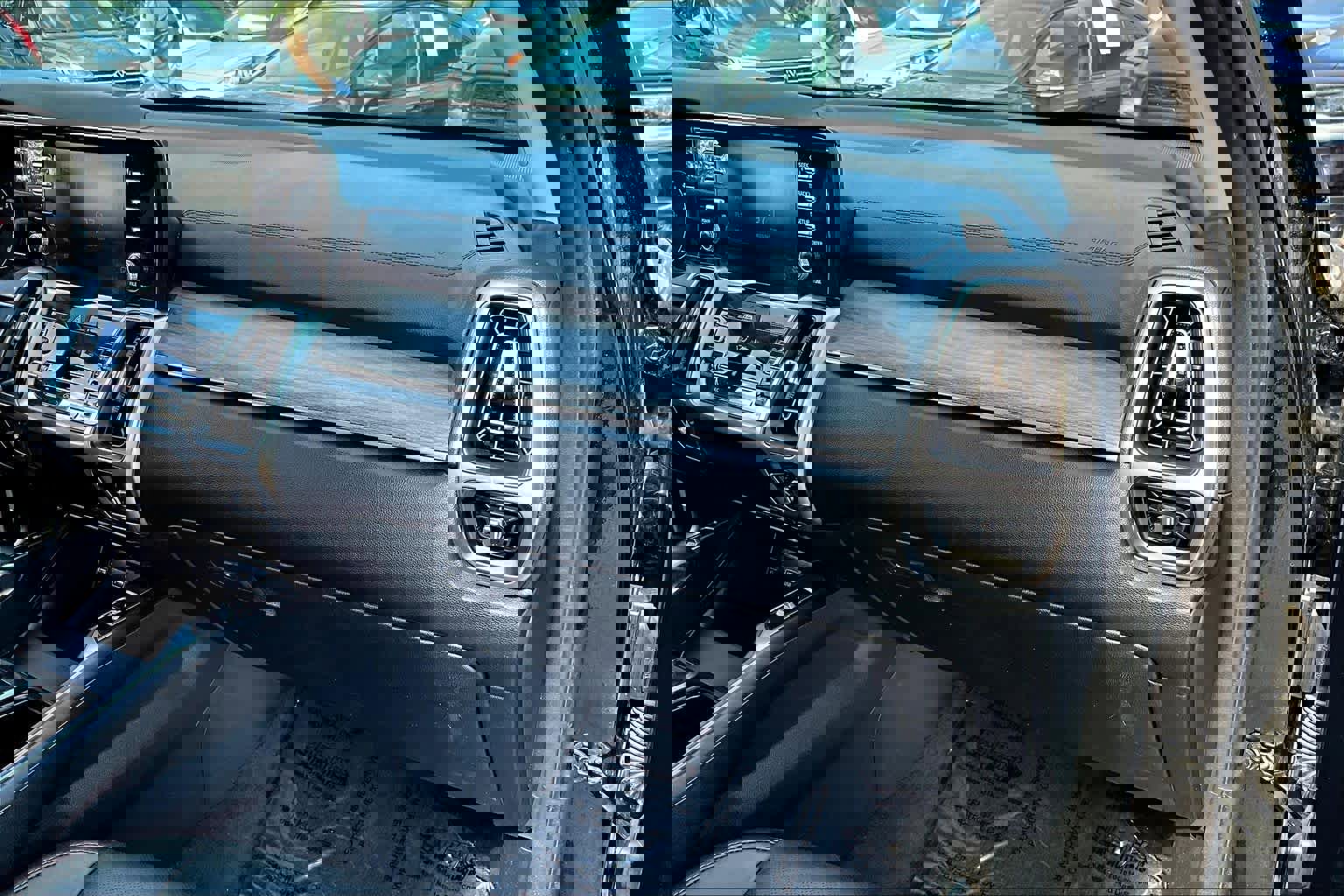 Used 2021 Kia Sorento EX w/ Panoramic Sunroof Package image 19