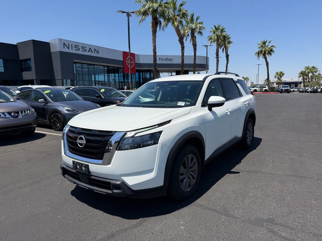 Used 2024 Nissan Pathfinder SV FWD image 1